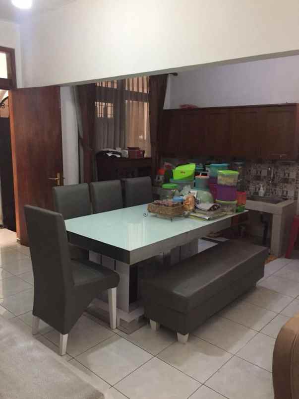 dijual rumah komplek parakan