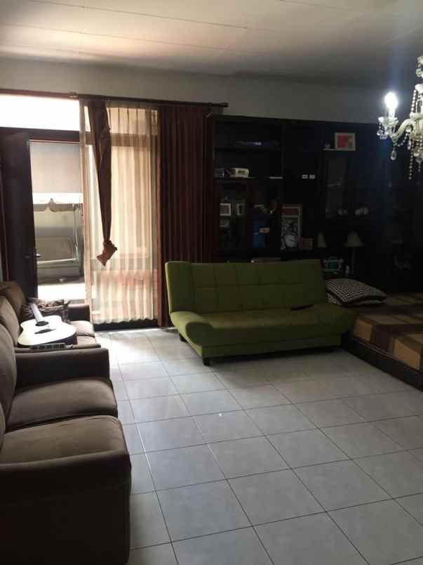 dijual rumah komplek parakan