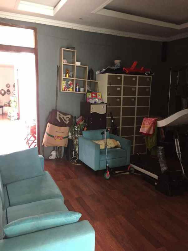 dijual rumah komplek parakan