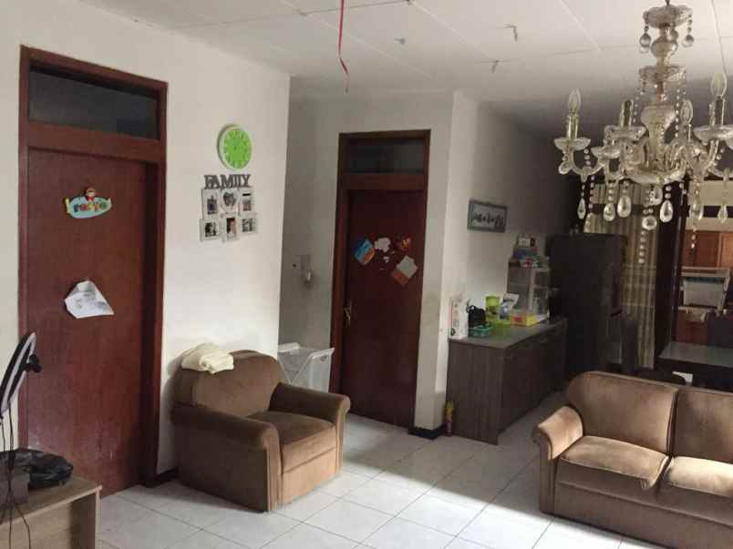 dijual rumah komplek parakan