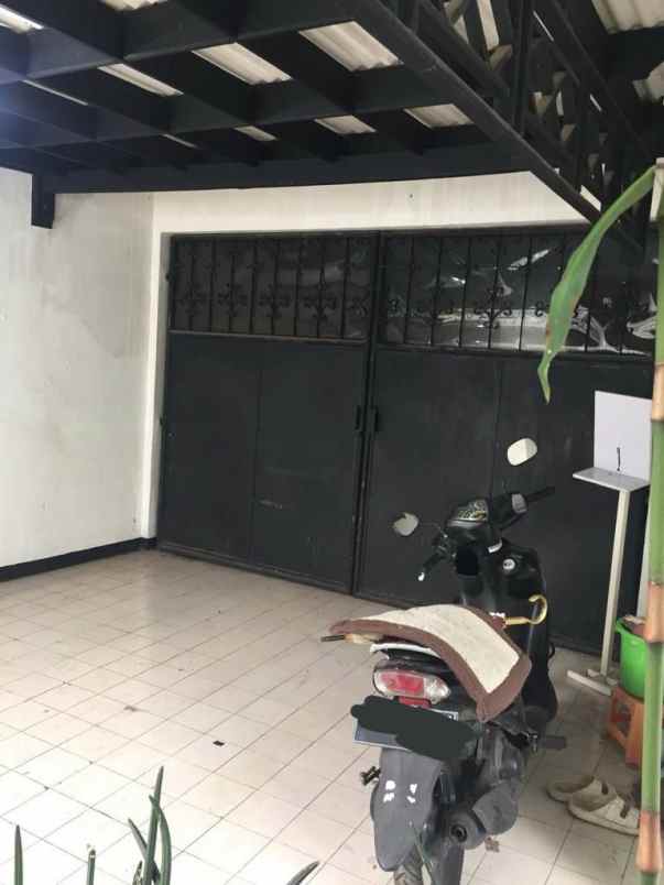 dijual rumah komplek parakan