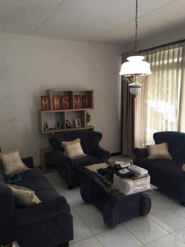 dijual rumah komplek parakan