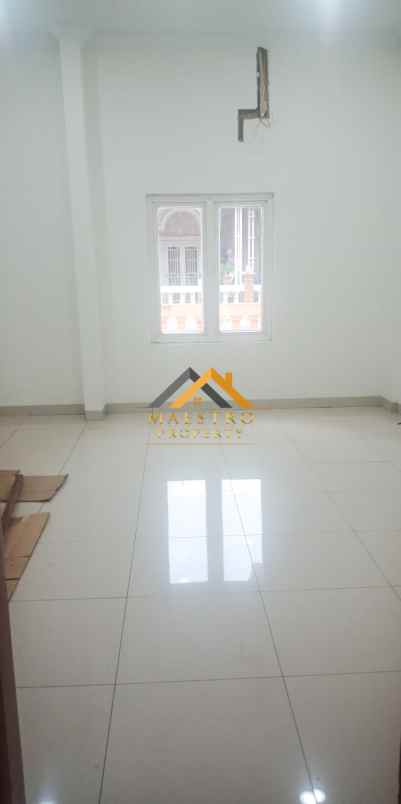 dijual rumah komplek platina asri residence