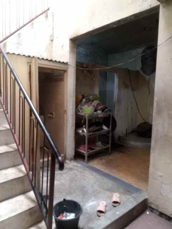 dijual rumah kost aktif dekat kampus ubaya