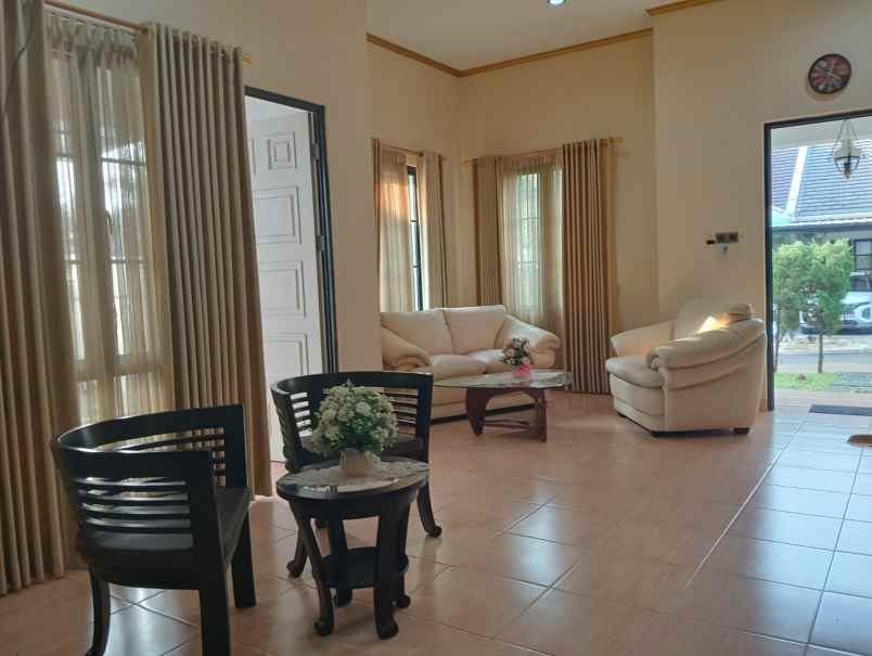 dijual rumah kota wisata cibubur