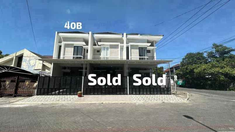 dijual rumah kutisari indah