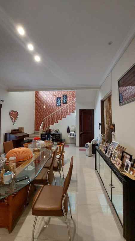 dijual rumah laguna regency kejawan