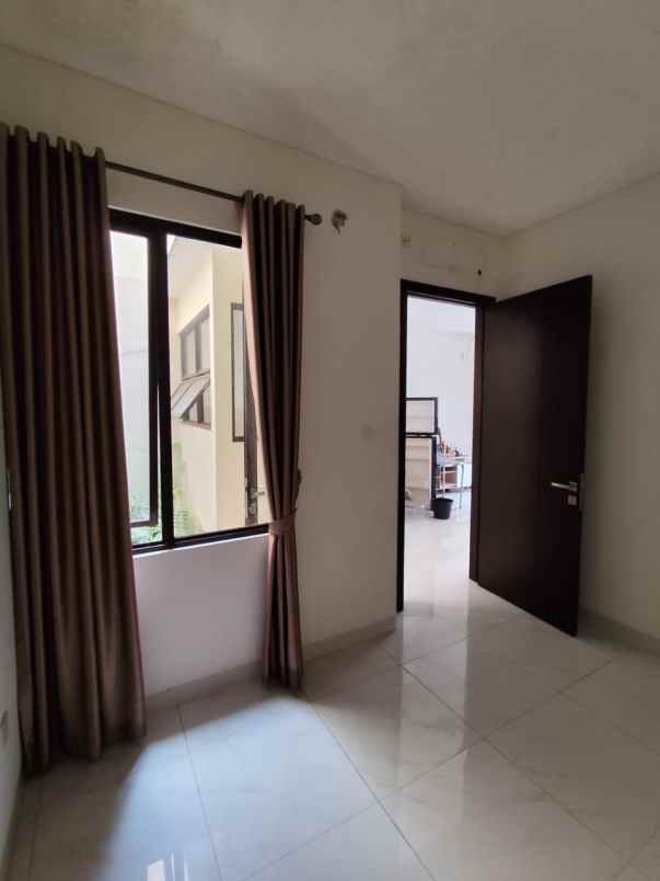 dijual rumah lavon swan city cikupa