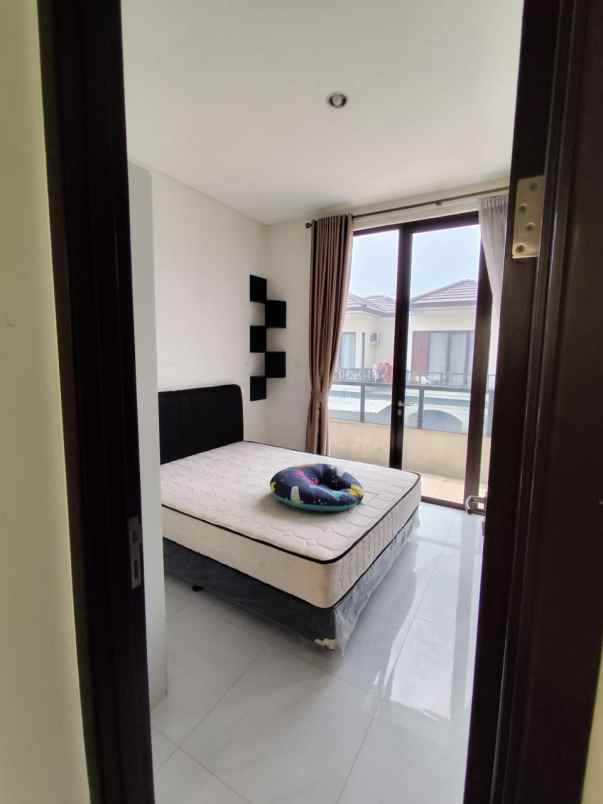 dijual rumah lavon swan city cikupa