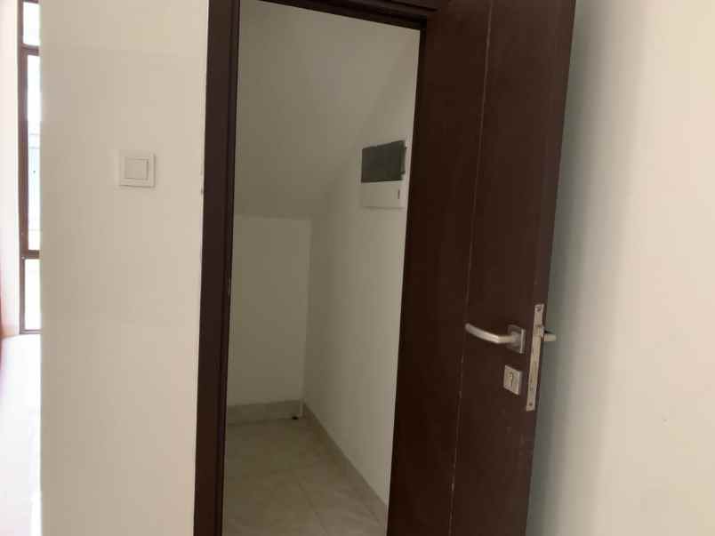 dijual rumah lavon swan city cluster