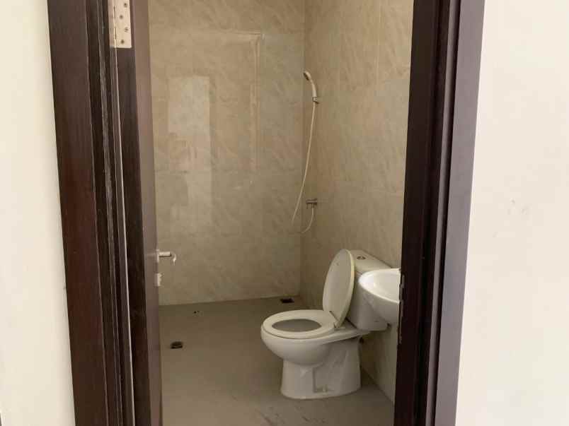 dijual rumah lavon swan city cluster