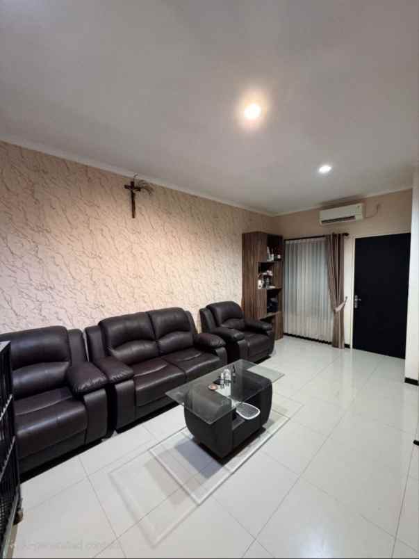 dijual rumah lebak arum