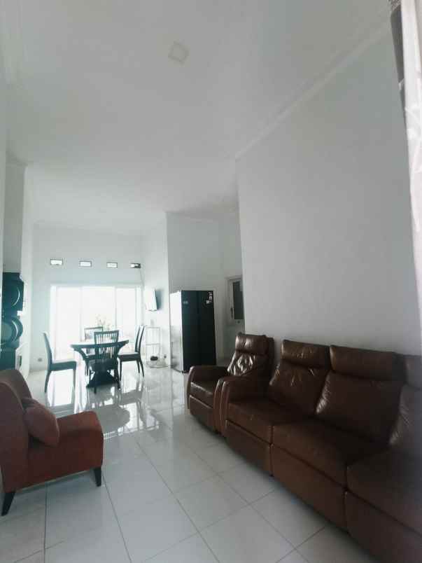 dijual rumah lokasi permata jingga suhat