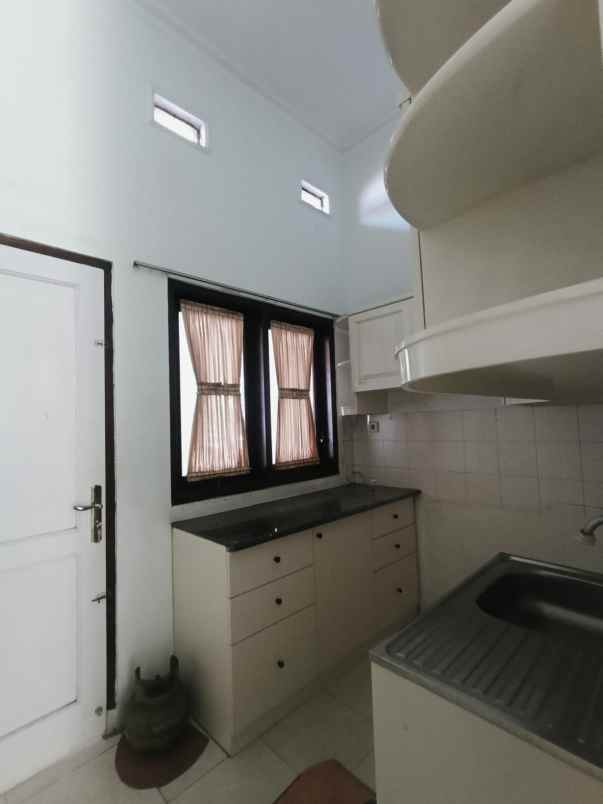 dijual rumah lokasi permata jingga suhat