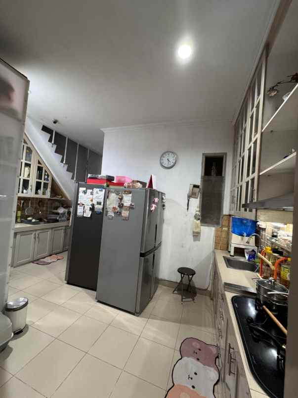 dijual rumah lt 200 m2 di cideng jakarta pusat