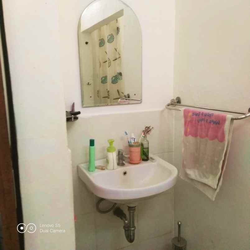 dijual rumah luas asri dan nyaman dekat setu babakan