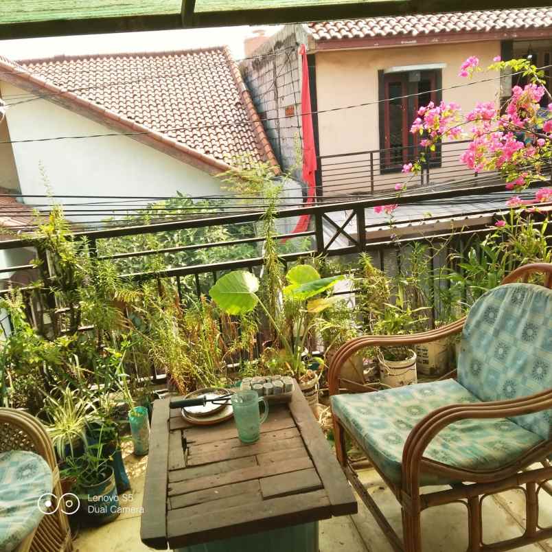 dijual rumah luas asri dan nyaman dekat setu babakan