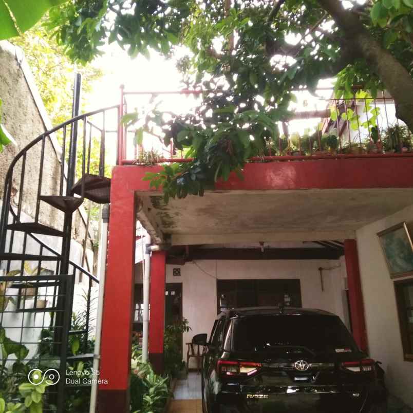 dijual rumah luas asri dan nyaman dekat setu babakan