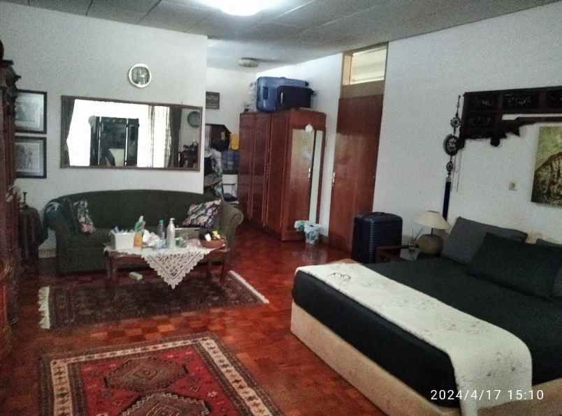 dijual rumah luas terawat di gegerkalong