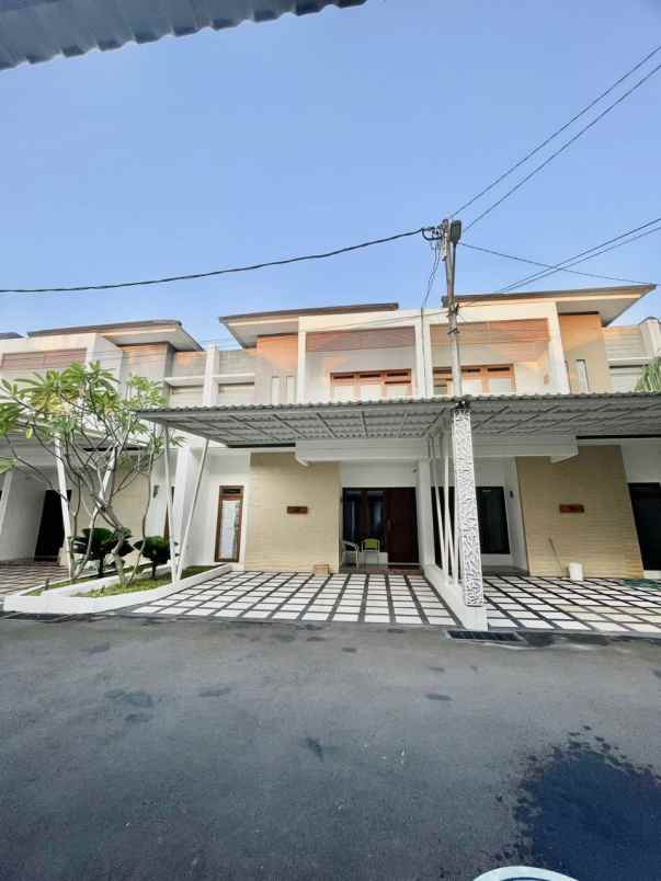 dijual rumah m kahfi