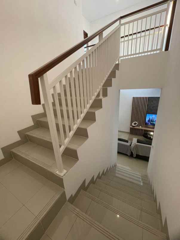 dijual rumah m kahfi