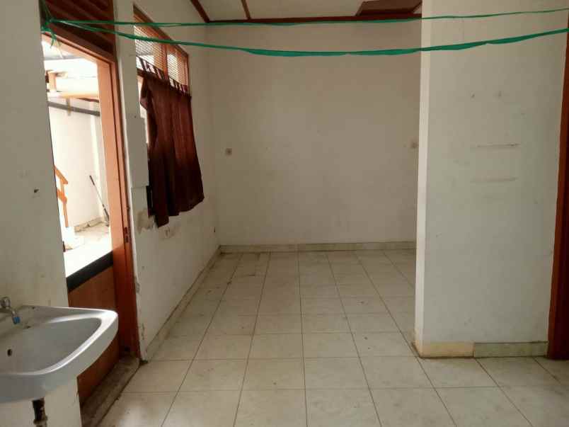 dijual rumah manyar airdas