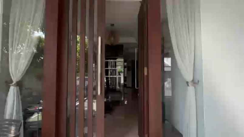 dijual rumah manyar kartika