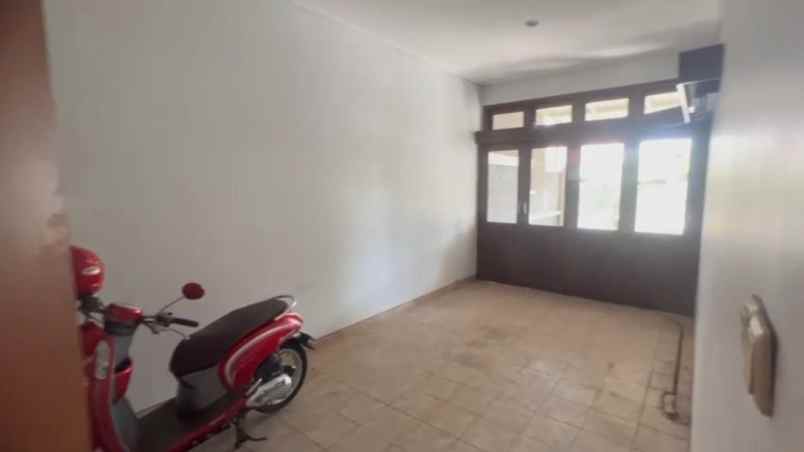 dijual rumah manyar kartika