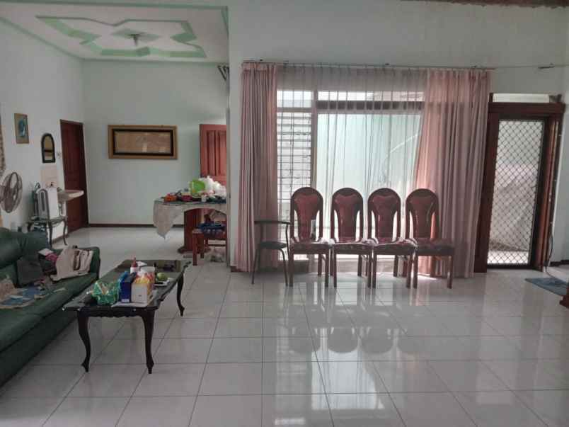 dijual rumah manyar kartika