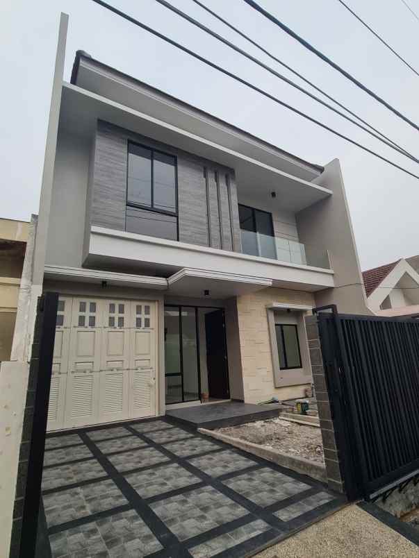 dijual rumah manyar kertaadi