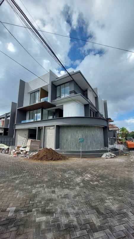 dijual rumah manyar kertoadi