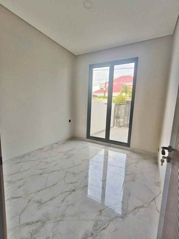 dijual rumah manyar kertoarjo