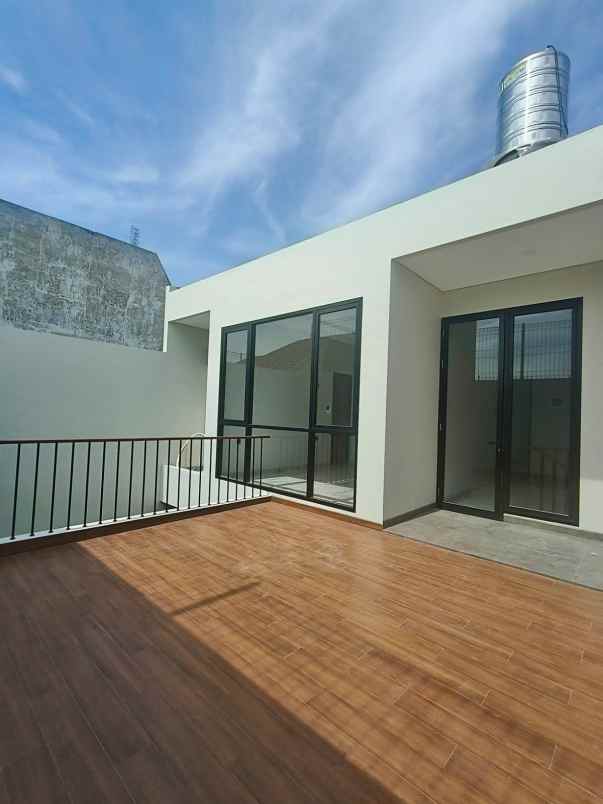 dijual rumah manyar kertoarjo