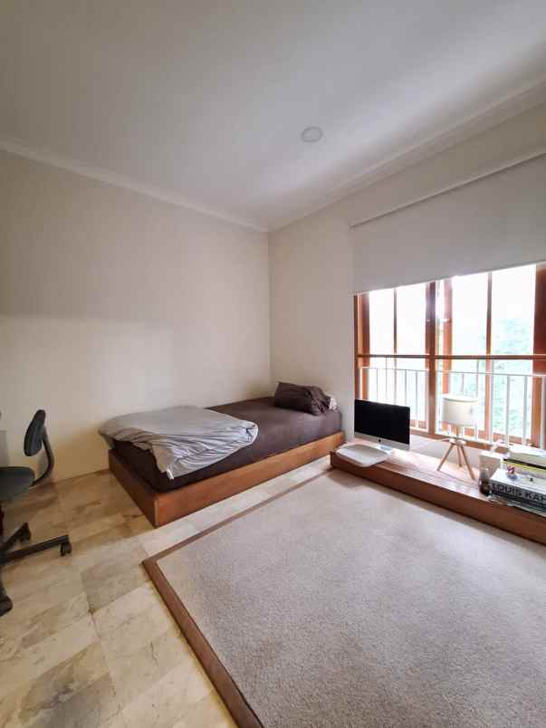 dijual rumah margasatwa raya cilandak