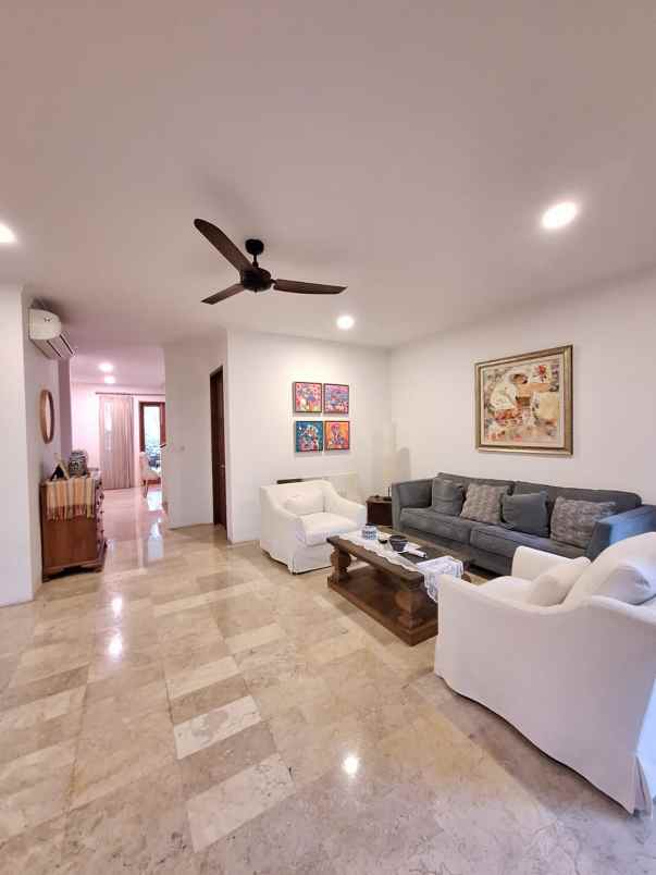 dijual rumah margasatwa raya cilandak