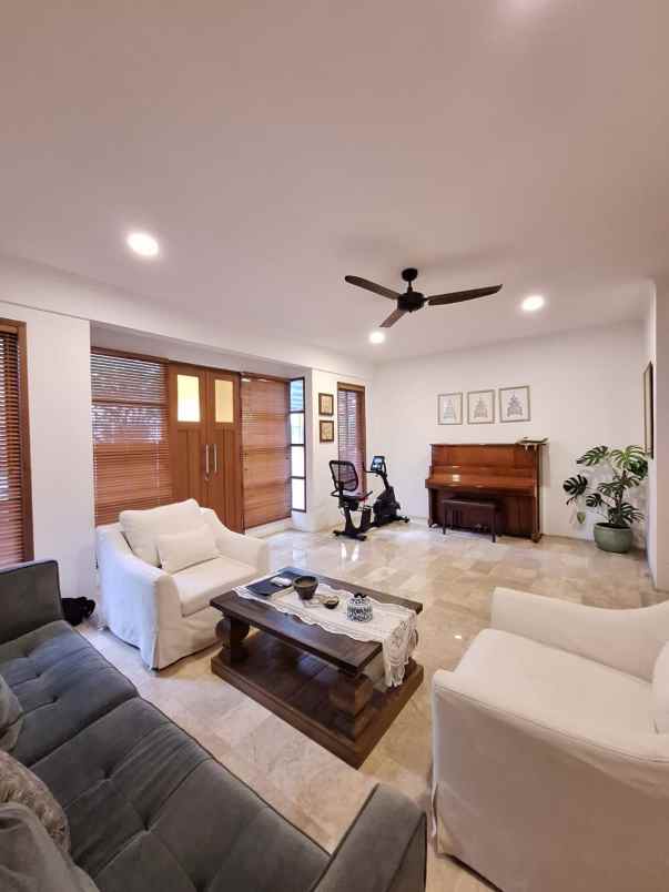 dijual rumah margasatwa raya cilandak