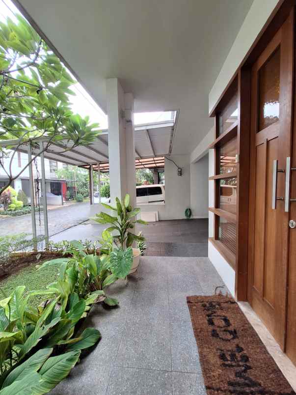 dijual rumah margasatwa raya cilandak