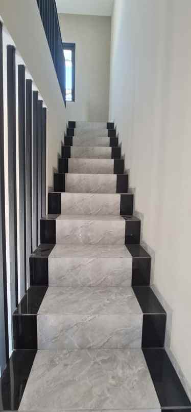 dijual rumah medokan ayu