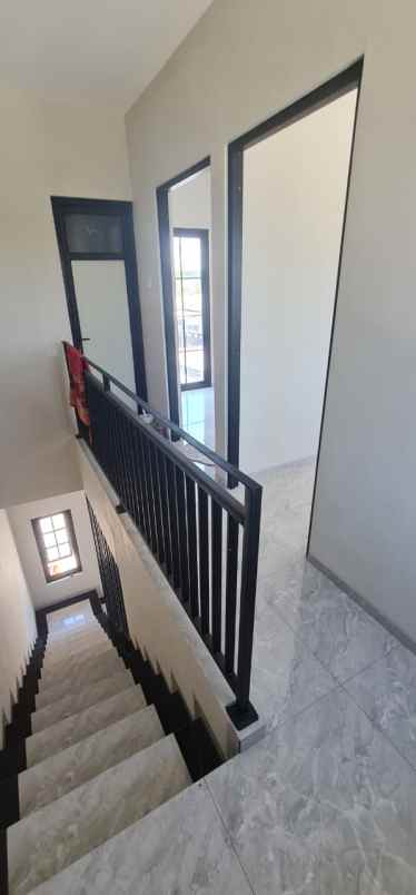 dijual rumah medokan ayu