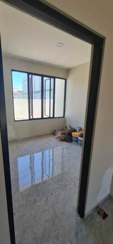 dijual rumah medokan ayu