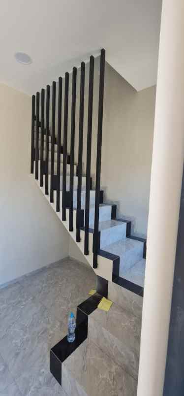 dijual rumah medokan ayu