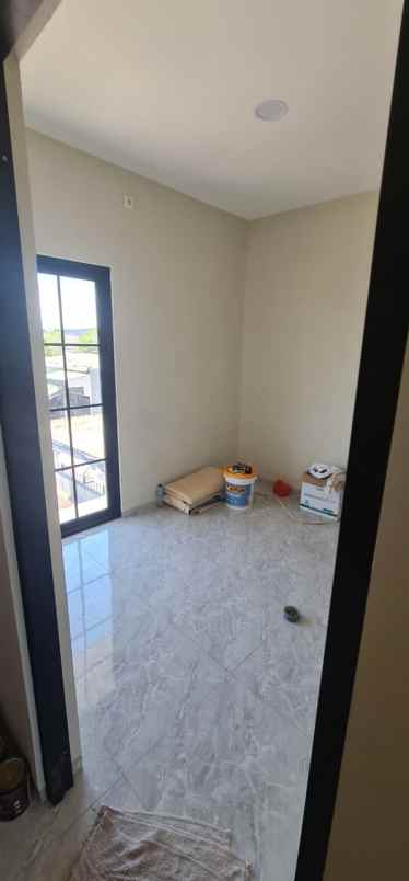 dijual rumah medokan ayu