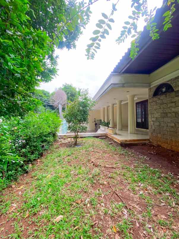 dijual rumah mega kuningan
