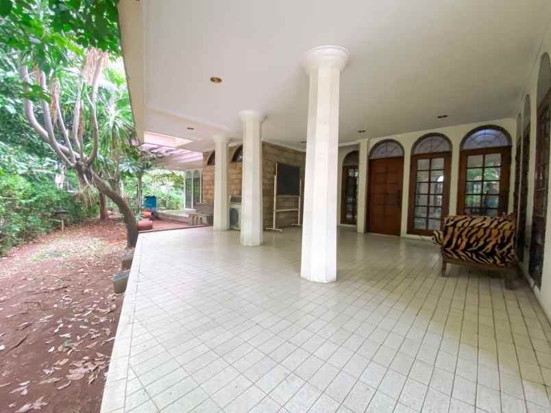 dijual rumah mega kuningan