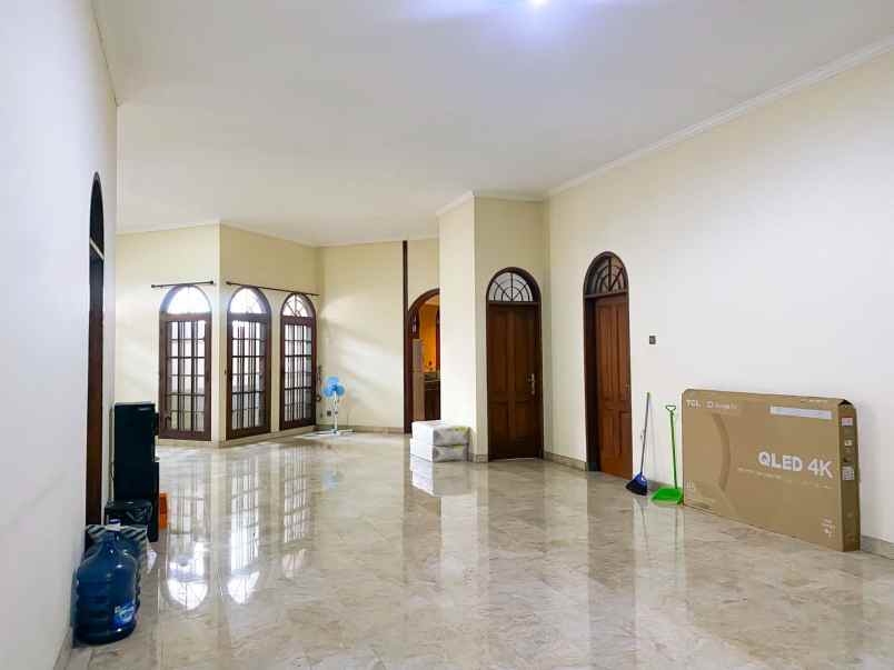 dijual rumah mega kuningan