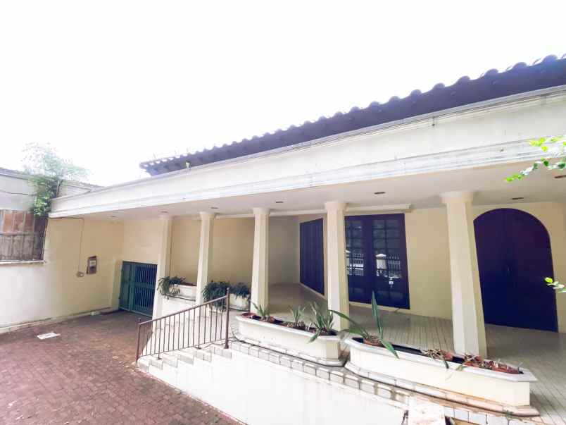 dijual rumah mega kuningan