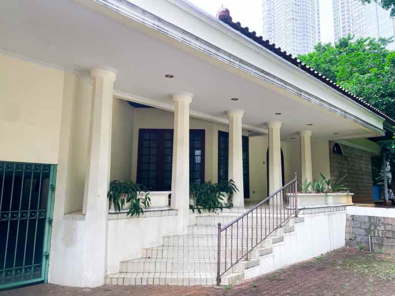 dijual rumah mega kuningan