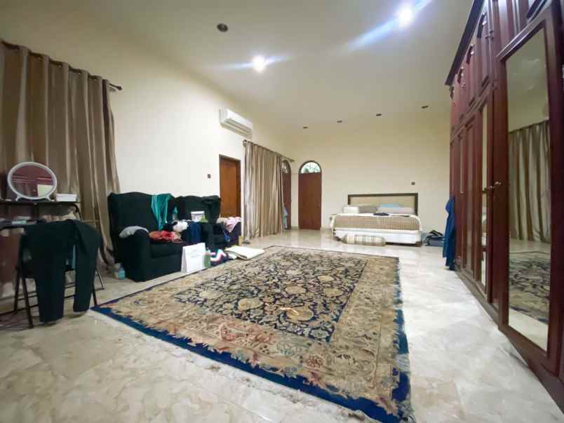 dijual rumah mega kuningan