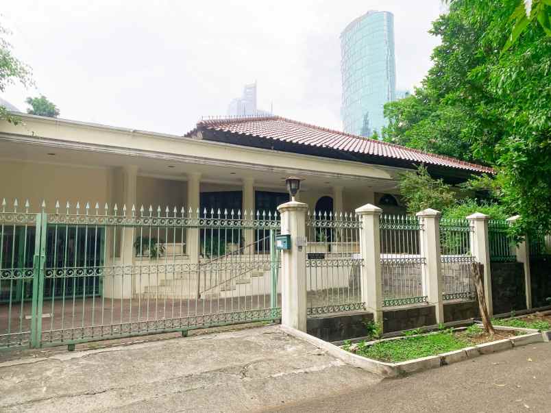 dijual rumah mega kuningan