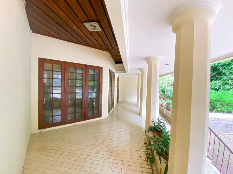 dijual rumah mega kuningan